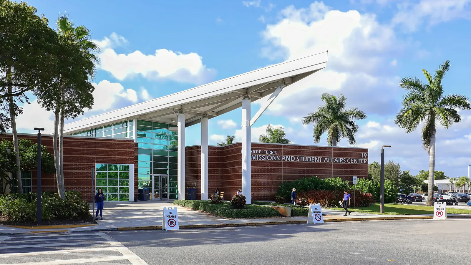 Broward College trustees ordered to delay vote on firing president