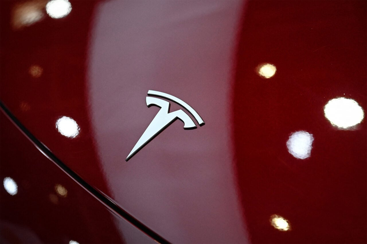 Another Tesla on Autopilot Stopped on Freeway, Driver Died: Report