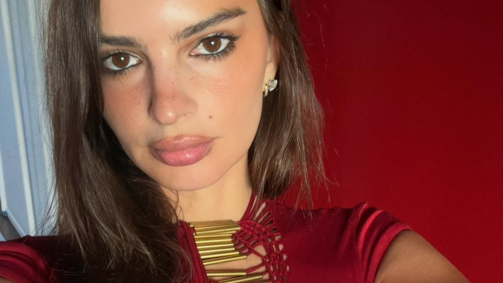 Emily Ratajkowski Twerks Her Way Through Paris River Cruise in Bold Fit
