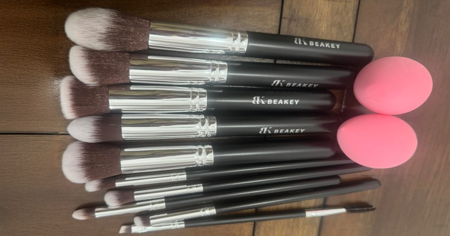 Makeup Brush & Beauty Blender 12-Piece Set Only $5.59 on Amazon