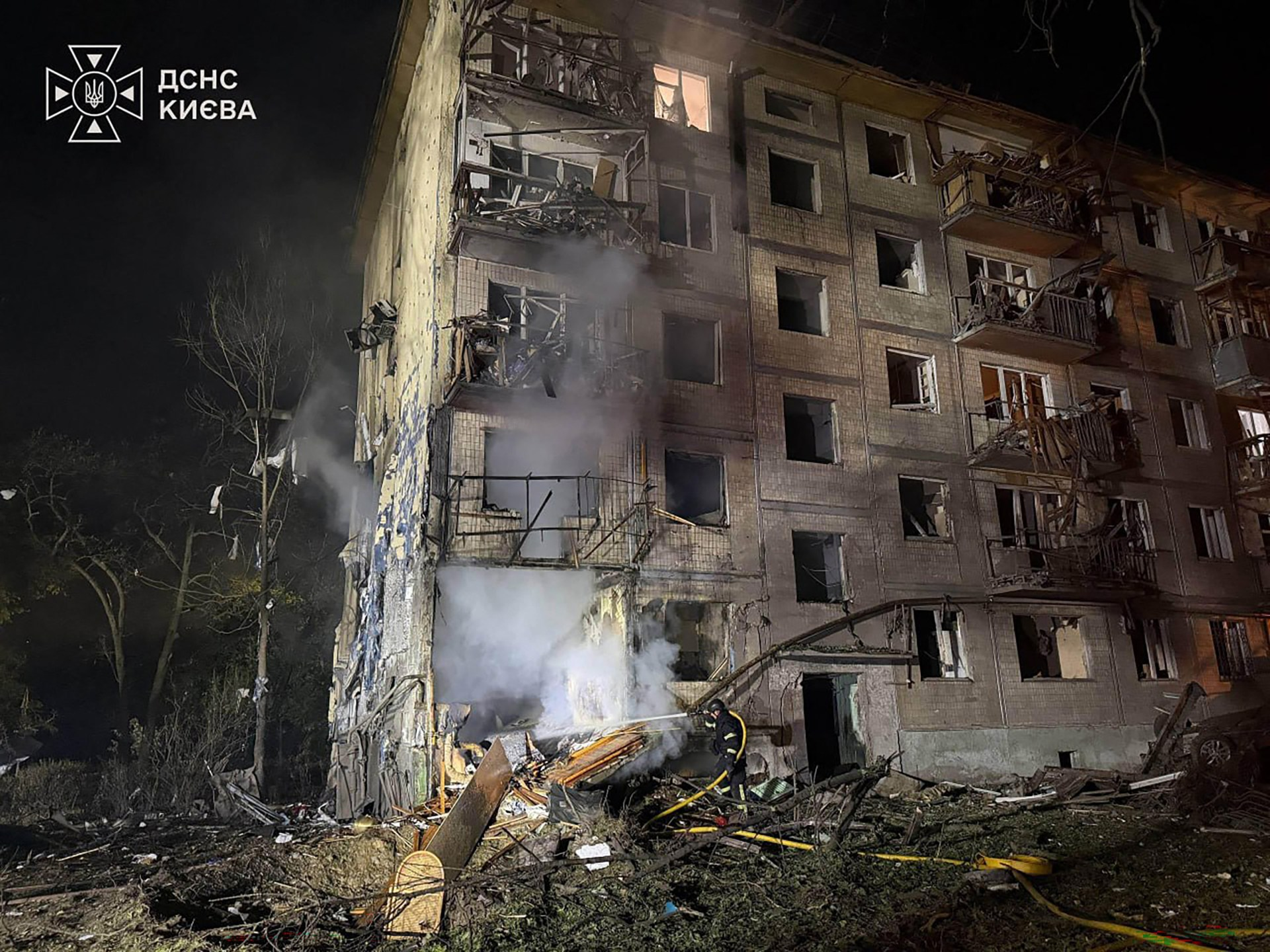Russian and Ukrainian strikes kill 14 on both sides