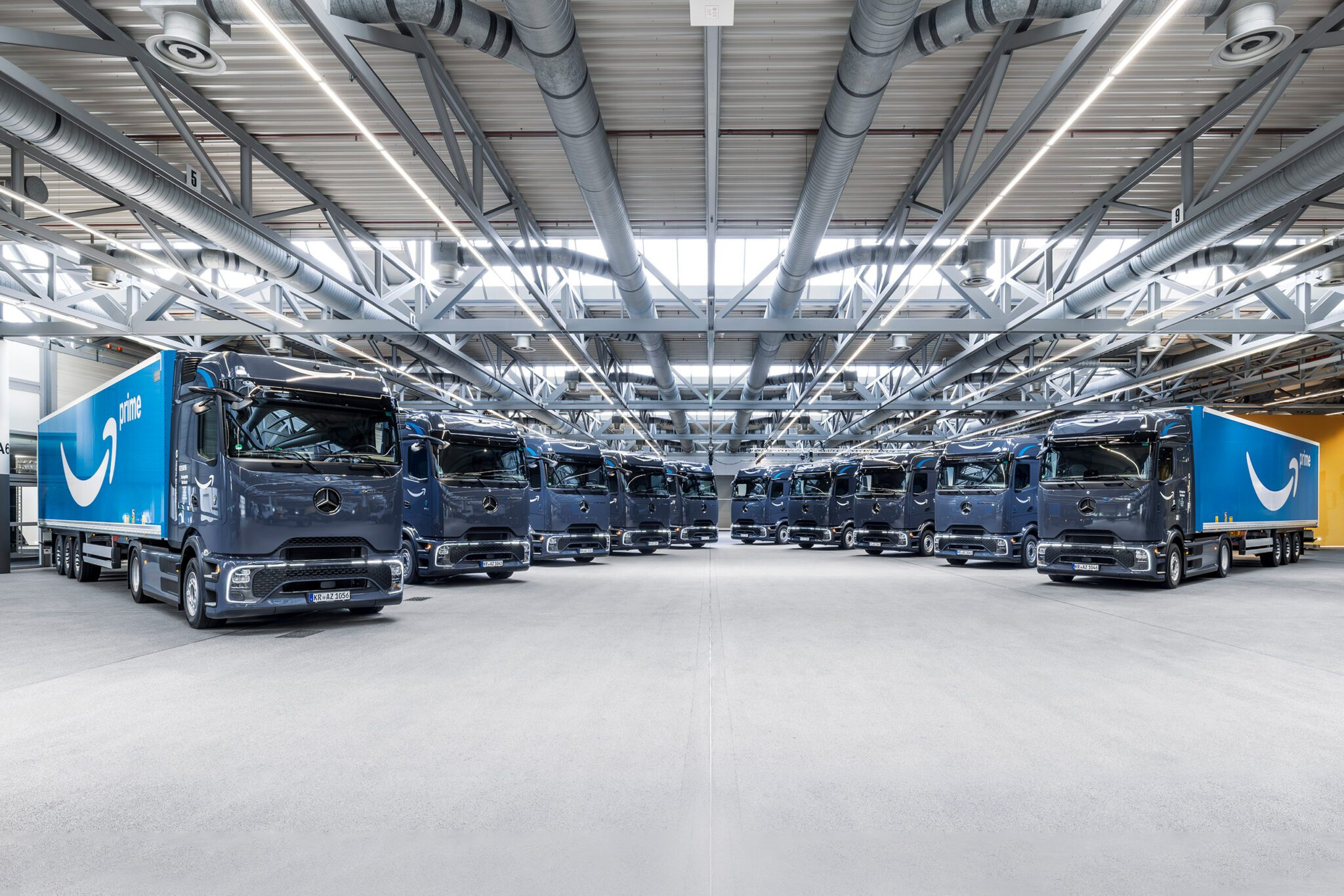 Mercedes-Benz Trucks delivers eActros 600 fleet to Amazon