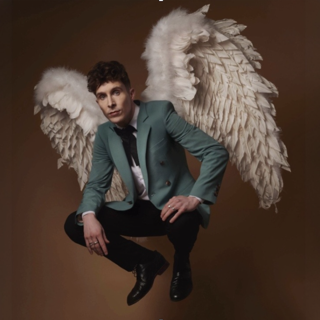 Queerguru’s Robert Malcolm’s 5-STAR review of LARRY DEAN’S ‘HELLBENT’ at Edinburgh Fringe