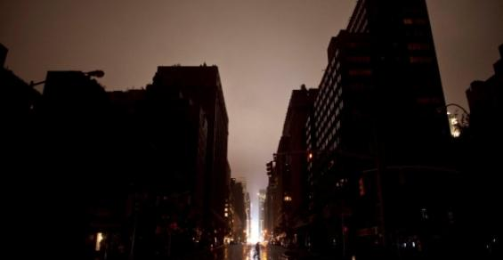 Schwab, Fidelity Traders Report Outages During Stock Meltdown