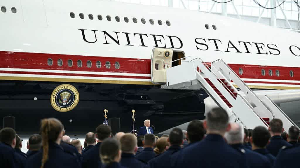Trump accepts Qatar jet as new Air Force One despite ethics concerns 