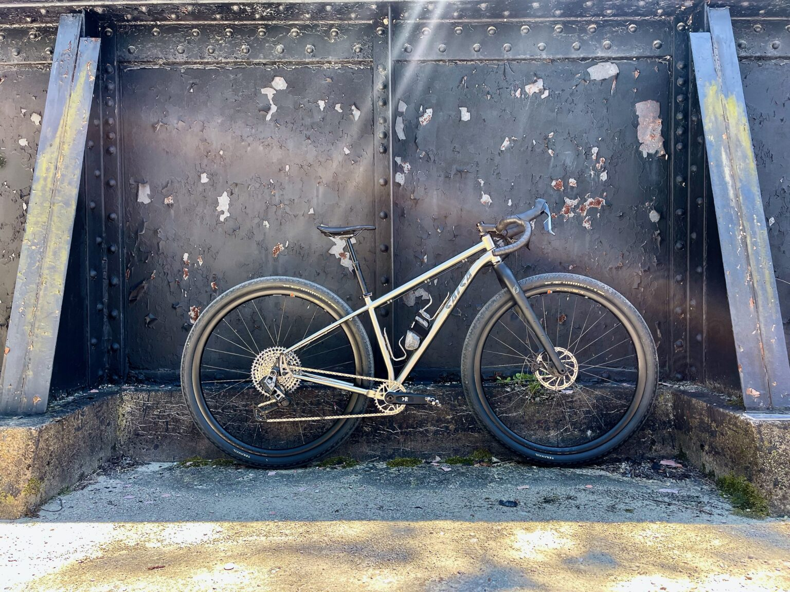 Salsa Fargo Titanium 32″ Adventure Gravel Bike Goes Big On Wheels & Comfort