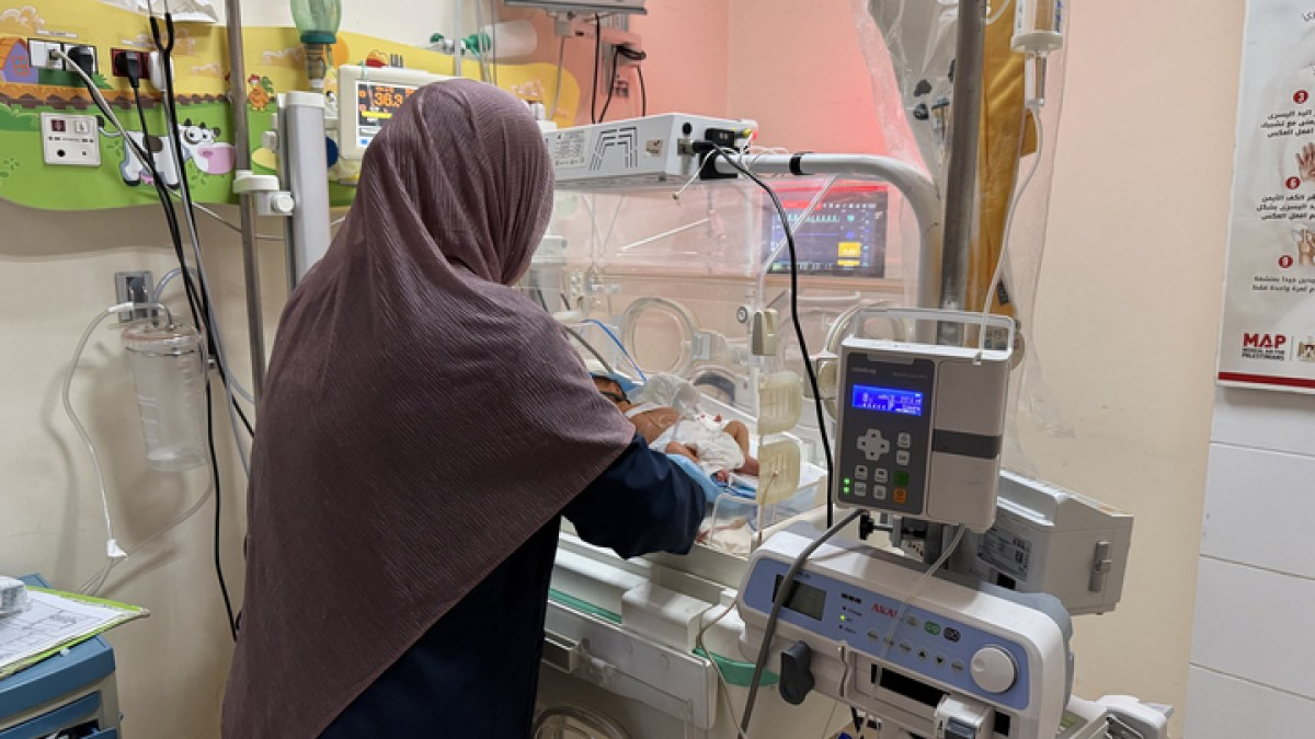 Power cuts plunge Gaza hospitals into darkness as Israel’s attacks persist