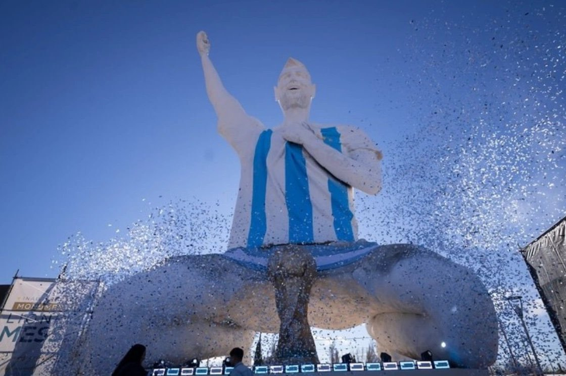 Everyone is saying same thing about giant Lionel Messi statue in Patagonia