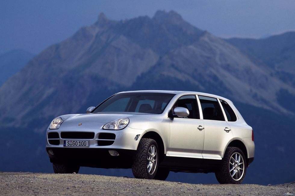 Add Functionality to the Porsche Cayenne with Roof Racks