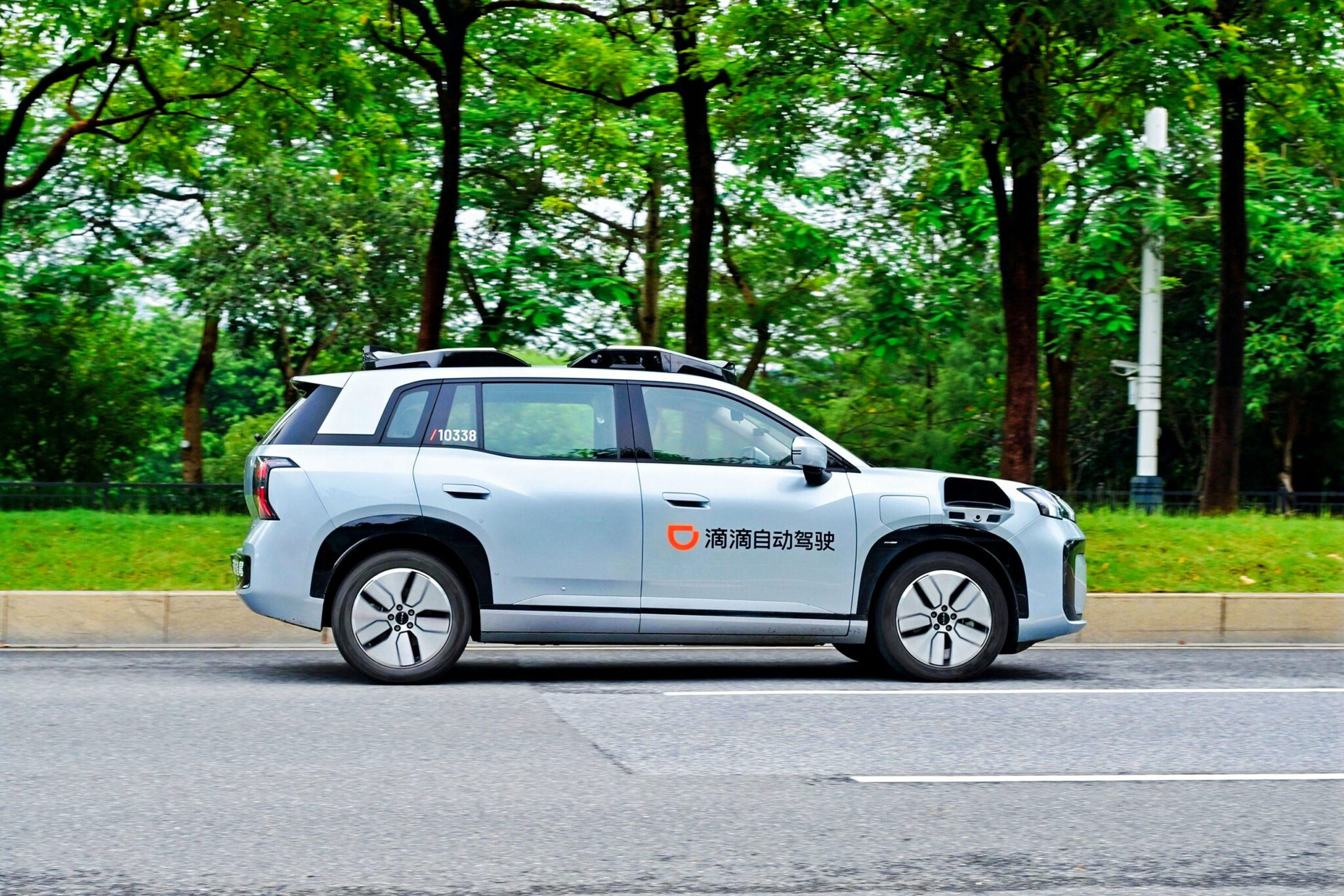 DiDi launches R2 driverless service tests in China
