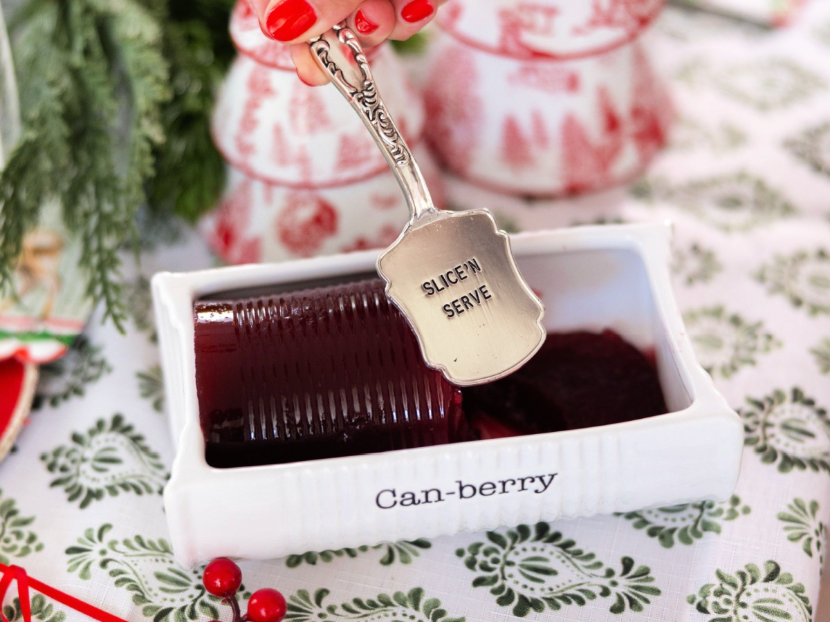 This Viral Thanksgiving Serving Dish Ships FREE Right Now!