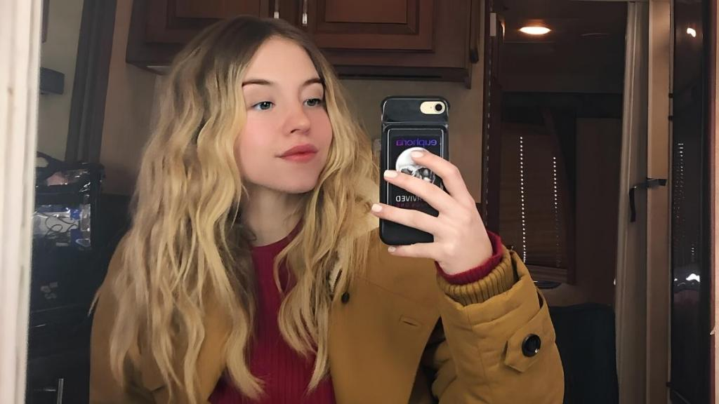 Sydney Sweeney Flaunts Her Curves in $16 Cheeky Syrn Mid-Rise Thong