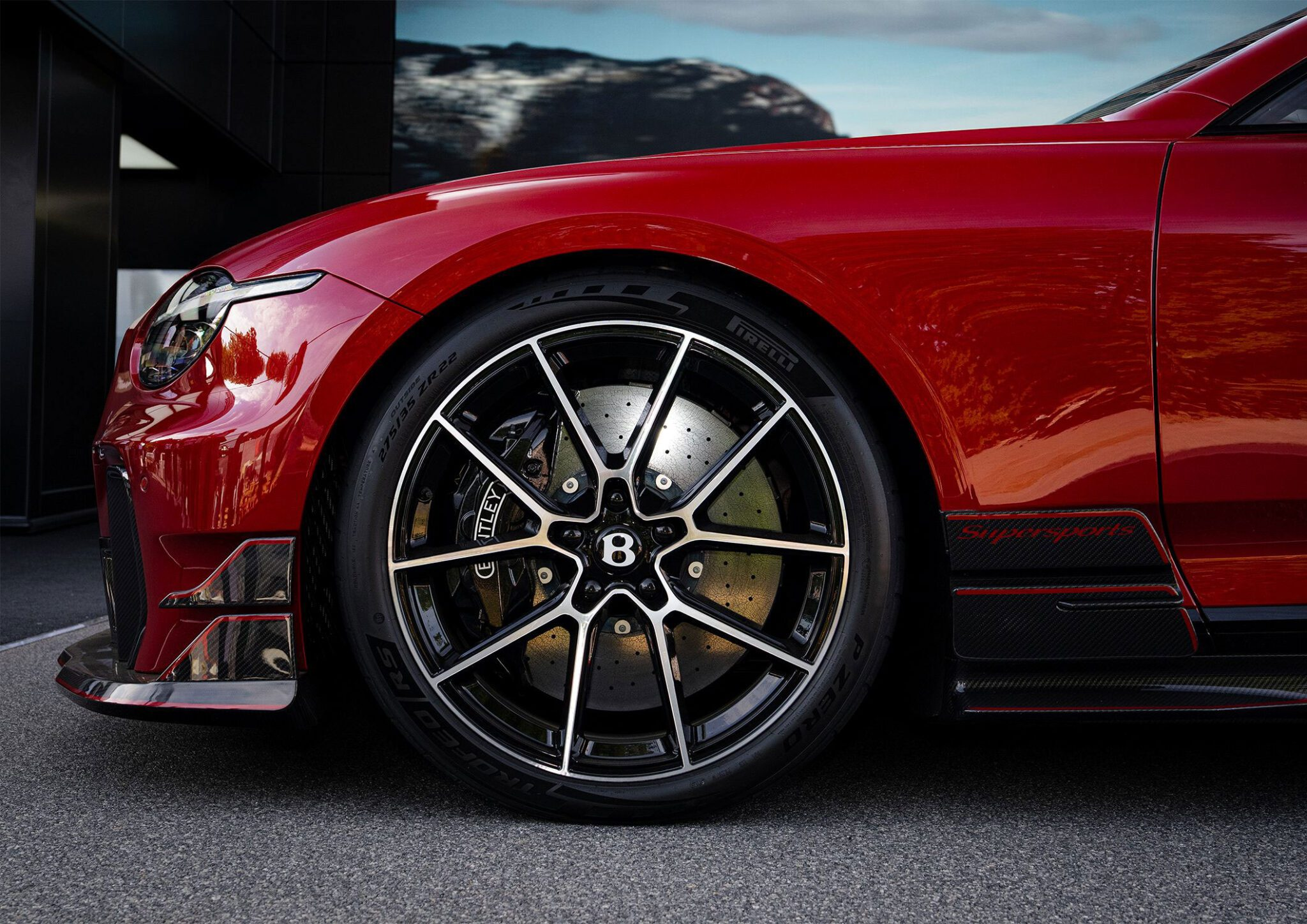 Pirelli presents P Zero family with 300 OEM homologations