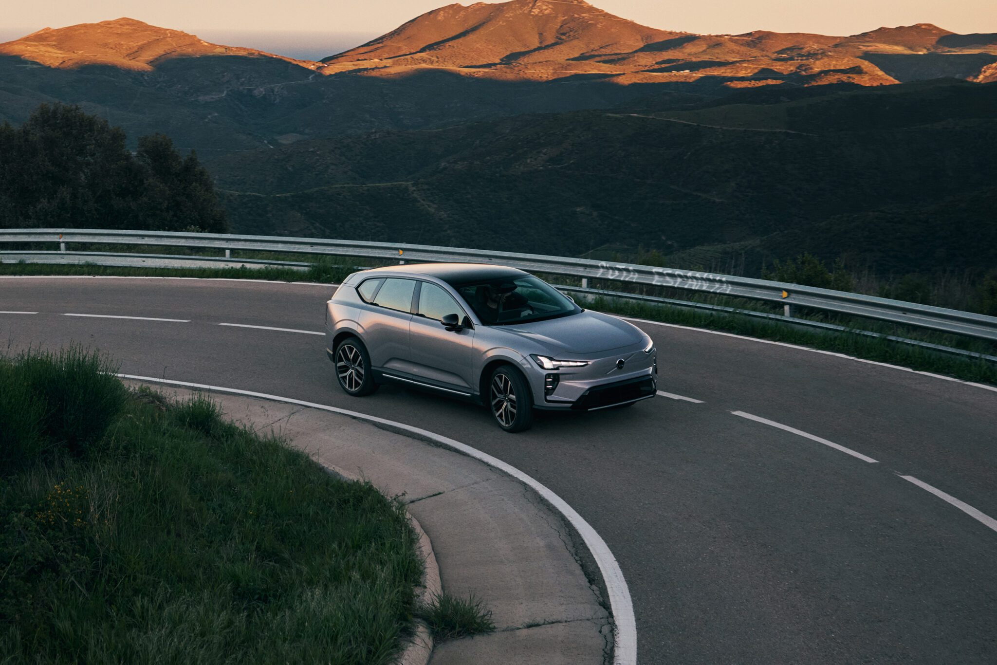 NRCan gives 2027 Volvo EX60 P10 AWD 531 km range verdict