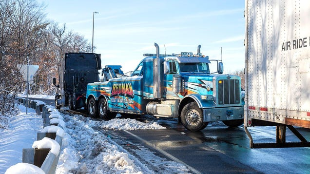 Towing Company Holds Big Rig For $41,000 Ransom After Allegedly Forging The Driver's Signature