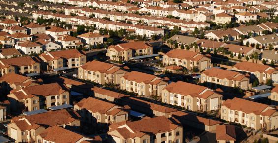 Capital Rushes to Place Bets on Las Vegas Apartments