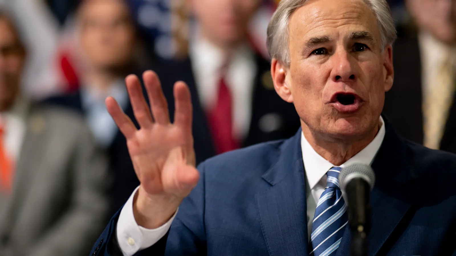 Texas governor pushes for 3-year degree pathways